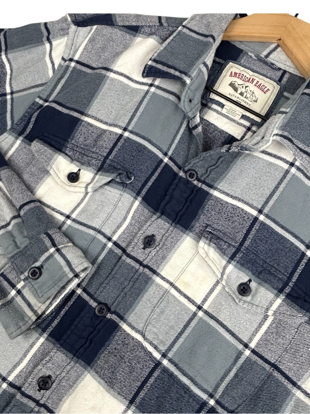 American Eagle Outfitters Shirt Mens Medium Blue Plaid Flannel Pockets Outdoor